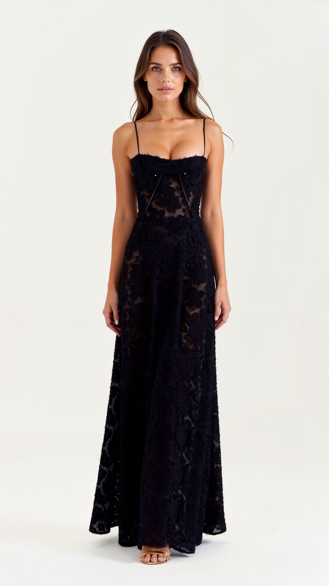Elegant Floral Maxi Dress with Sweetheart Neckline and Thin Straps