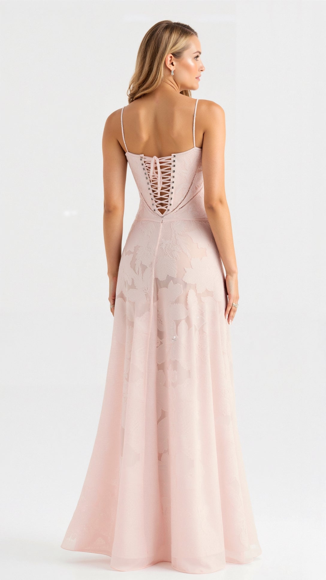 Elegant Floral Maxi Dress with Sweetheart Neckline and Thin Straps
