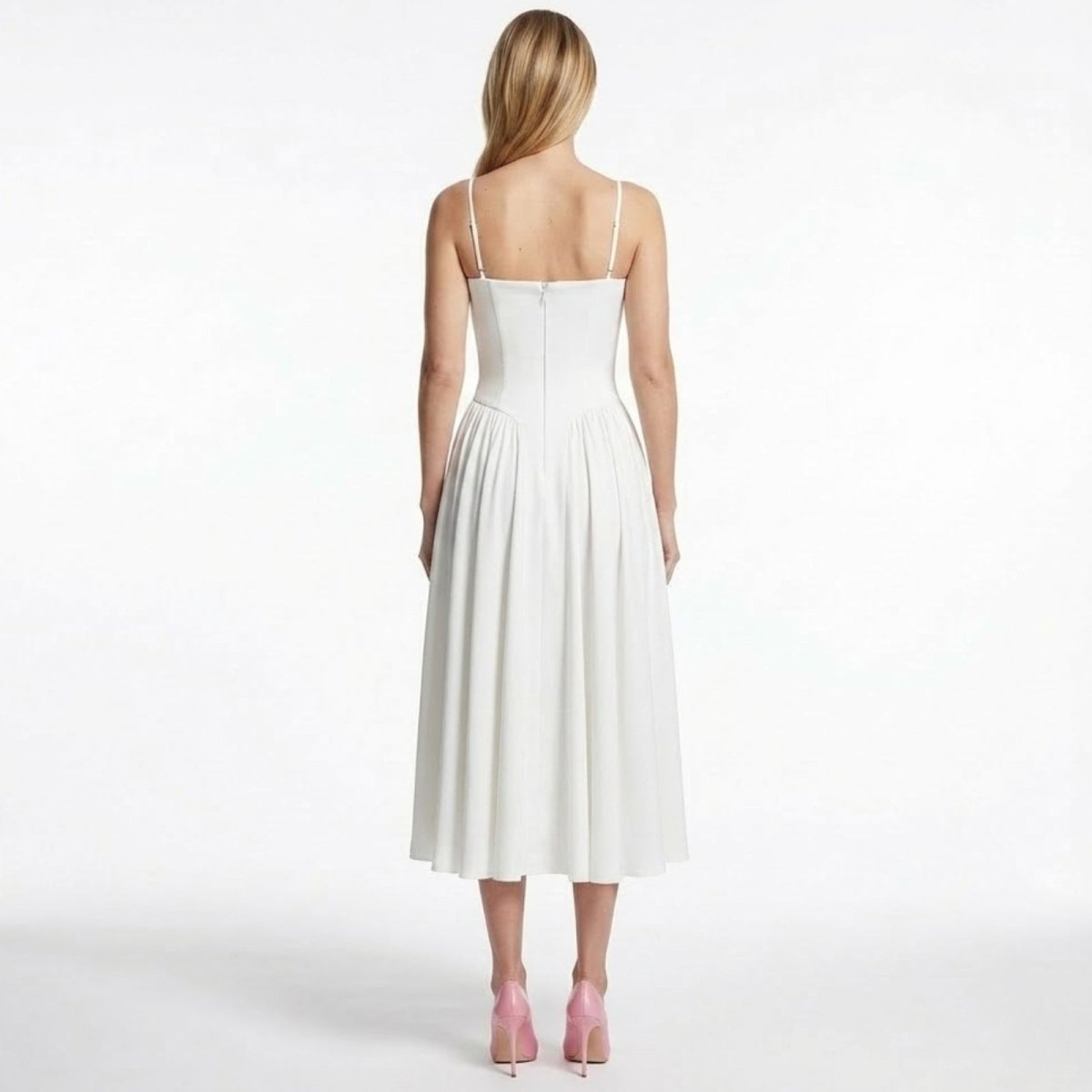 Elegant White Wedding Dress with Sweetheart Neckline and Full Skirt
