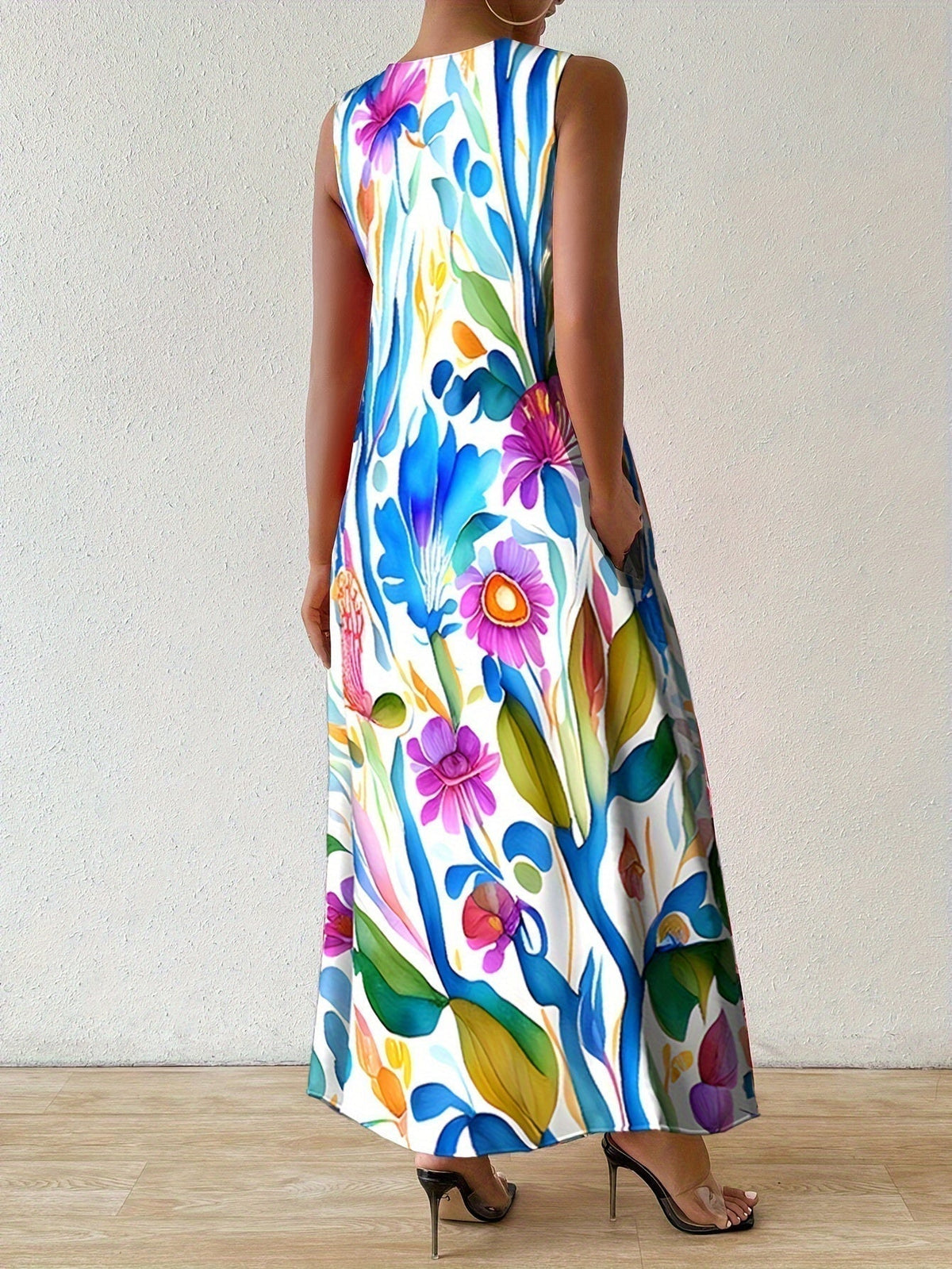 Floral Print Sleeveless Maxi Dress with V-Neckline and Pockets